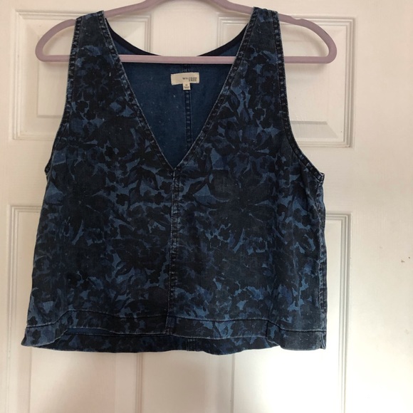 Wilfred Tops - NWOT Aritzia Wilfred Free Denim V-Neck Crop Top